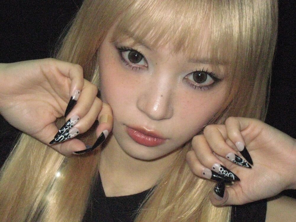 ILLIT　モカ　活動休止　なぜ